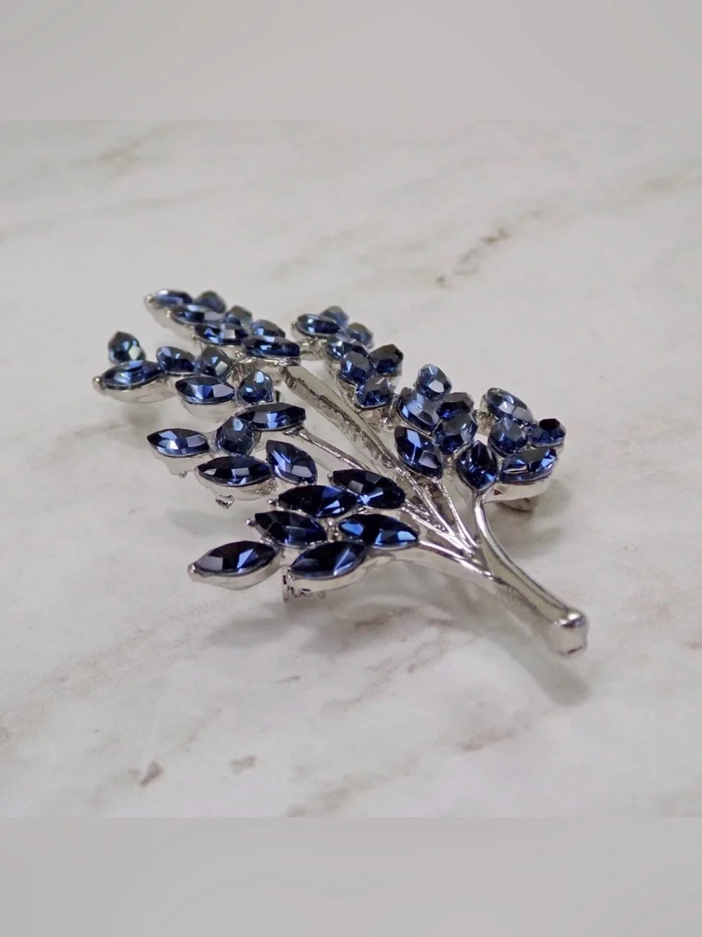 Blue Crystal Tree Brooch Pin Elegant Leaf Scarf Lapel Fashion Floral Jewelry New